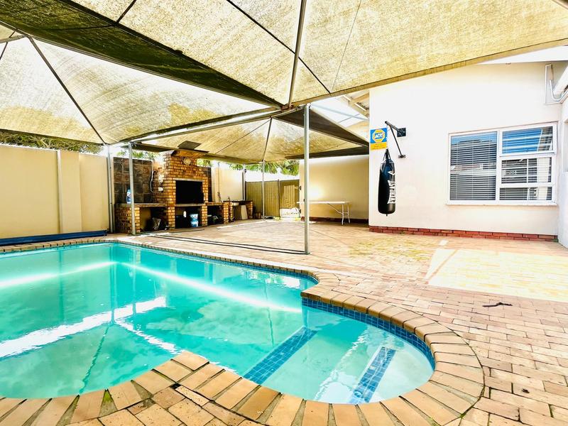 4 Bedroom Property for Sale in Goodwood Estate Western Cape